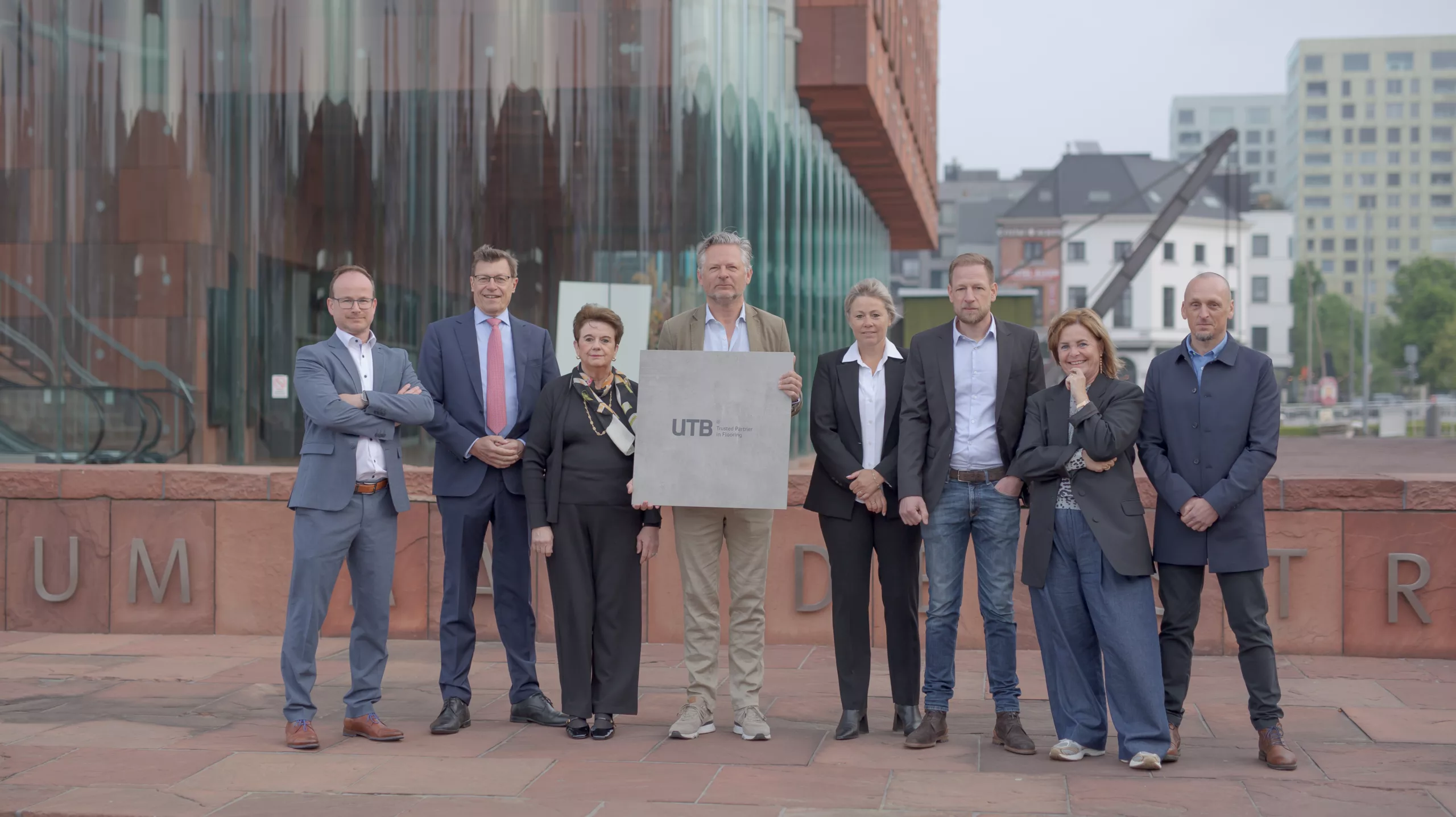 Managementteam United Tiles Belgium na de overname van RG Tegel